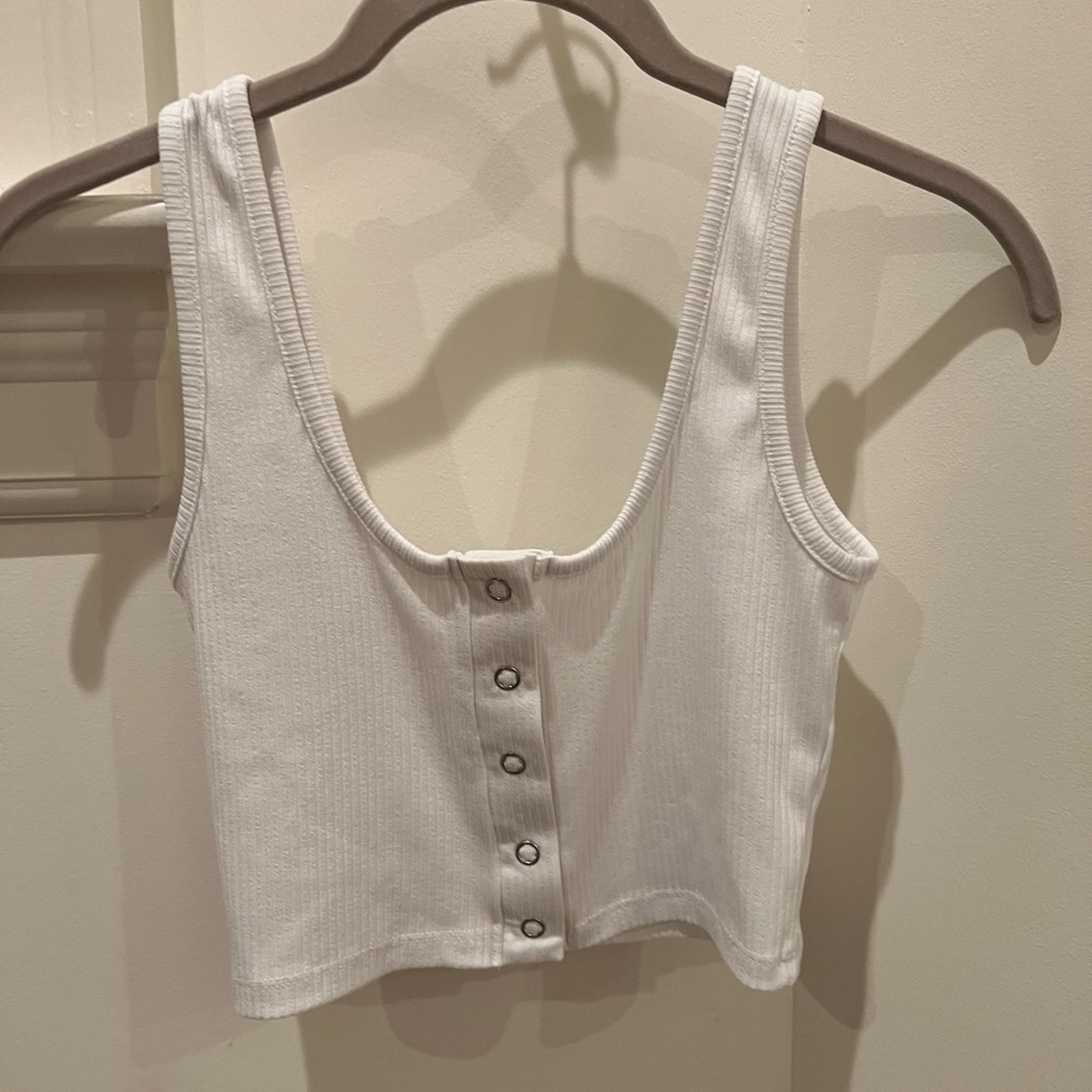 CROP WHITE BUTTON TANK